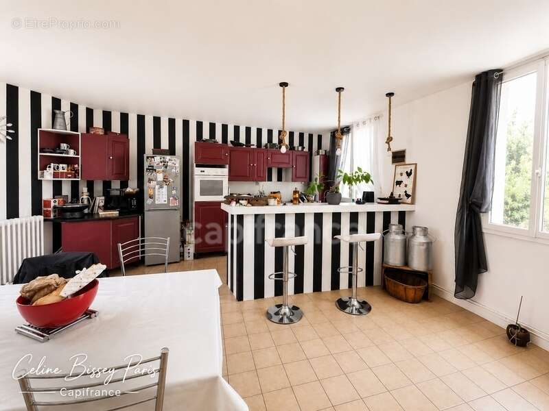 Maison à VILLENEUVE-LA-GUYARD