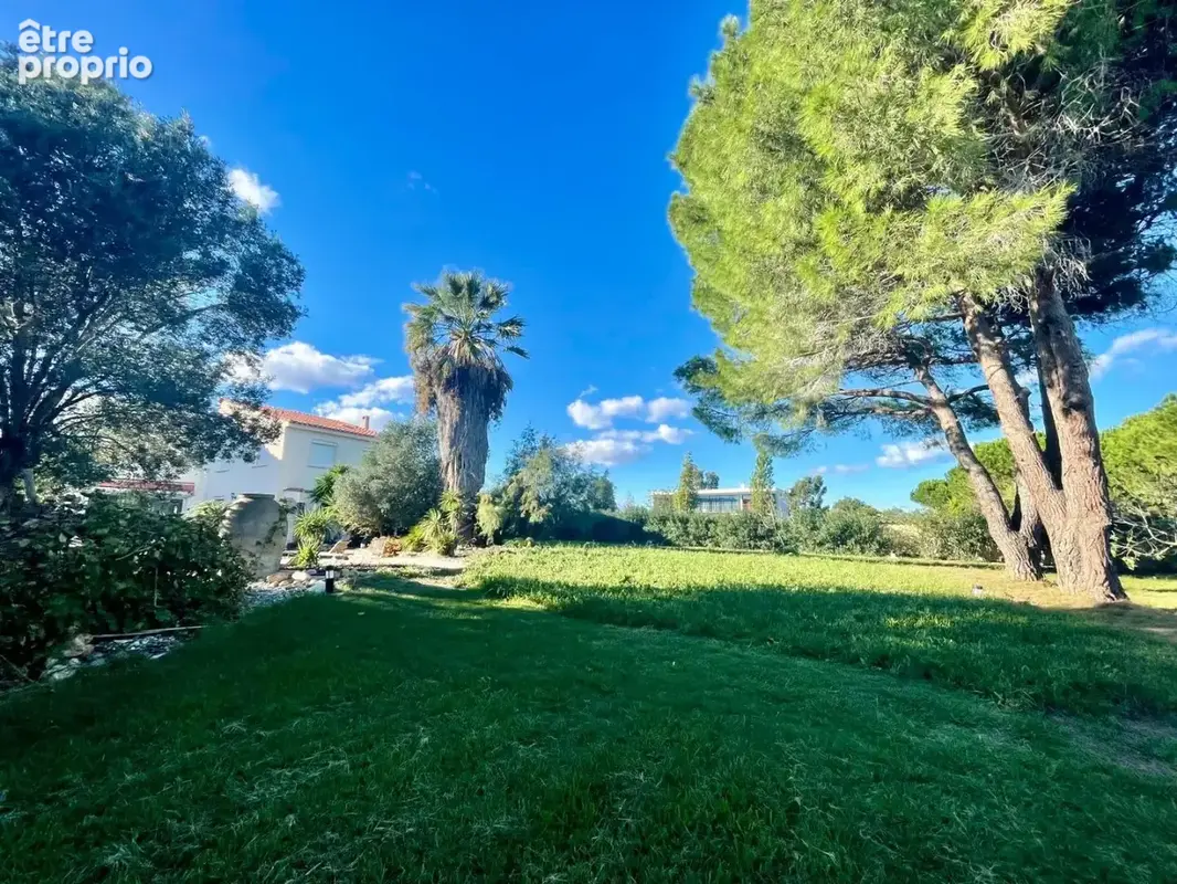 Villa d'architecte F7 360m² utiles sur une parcelle de 4306m². - photo 18