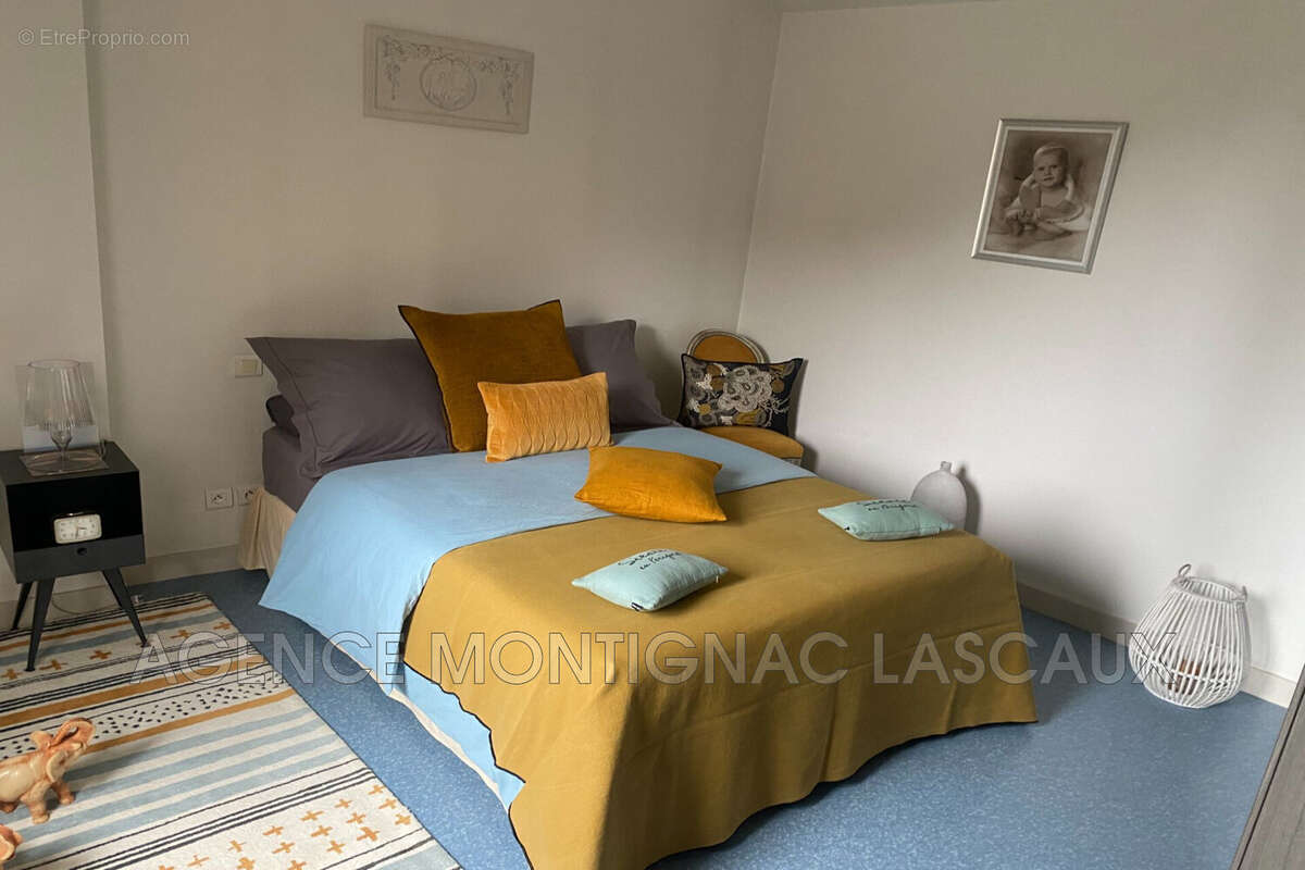 Commerce à MONTIGNAC