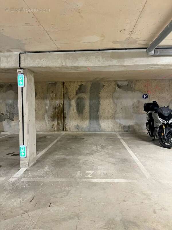 Parking à LIVRY-GARGAN