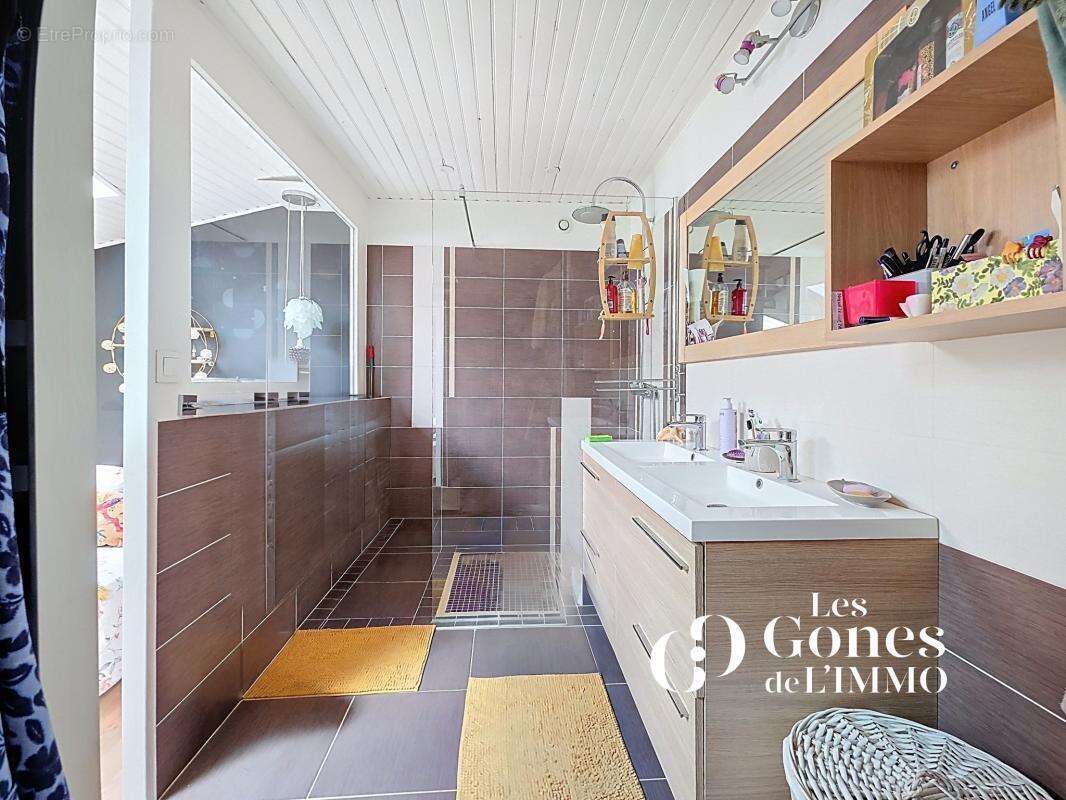 Appartement à GREZIEU-LA-VARENNE