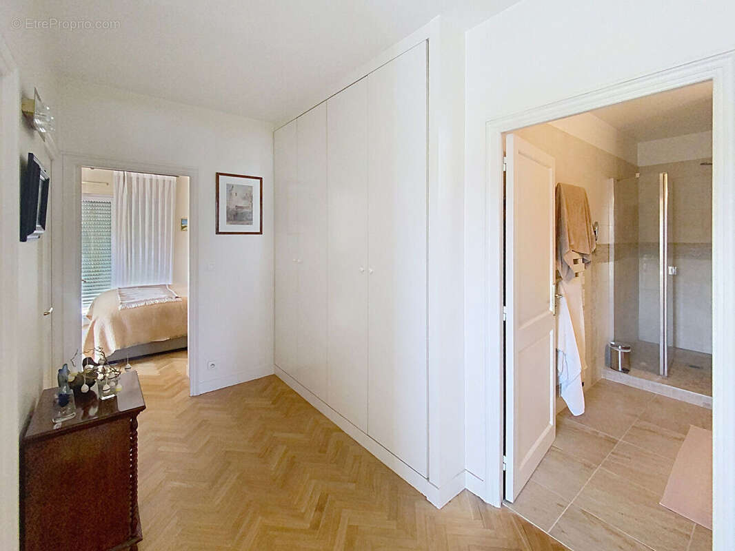 APPARTEMENT D EXCEPTION  DUPLEX 5 /6 pièces  avec terrasse privative de 27m² et jardin privatif - photo 8