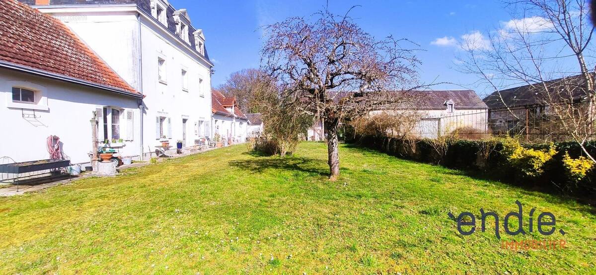 Maison à LUCAY-LE-MALE
