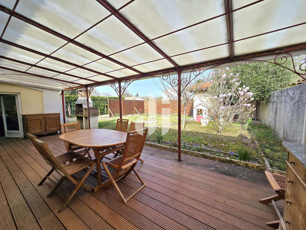 Maison à LEOGNAN