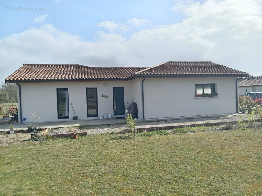 Maison à LUXEY