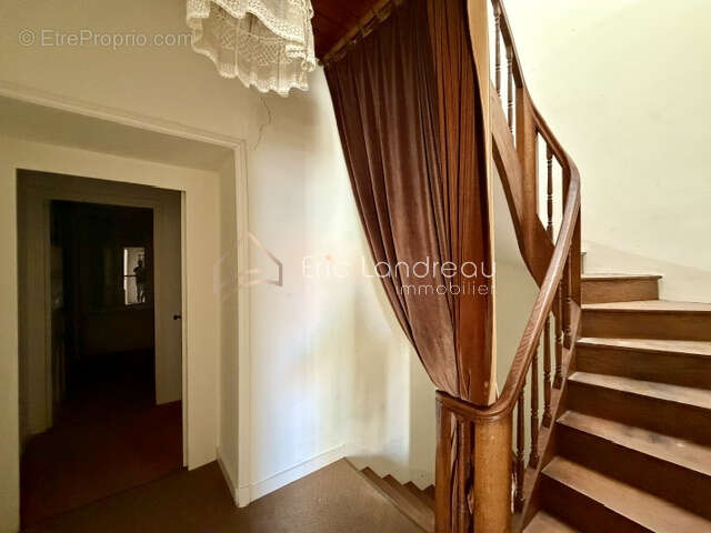 Élégante bâtisse de maître à réinventer   Adresse de choix en cœur de ville - photo 6