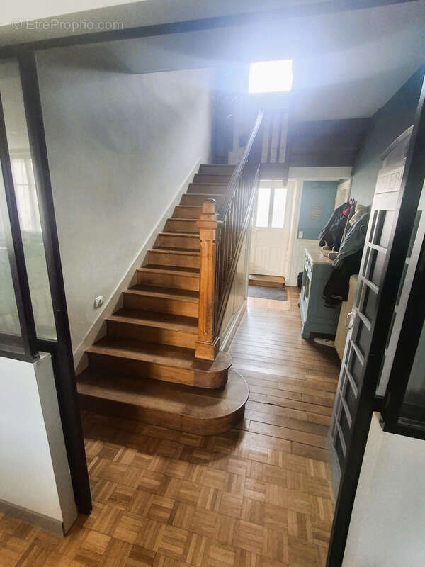Fougères : maison avec terrasse 8 chambres 267 m2 - photo 2