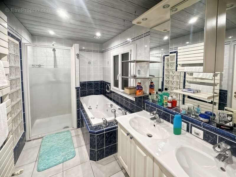 Maison rénovée 6 pièces sous sol total piscine - photo 9