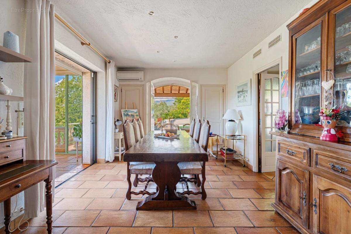 Maison à VALBONNE
