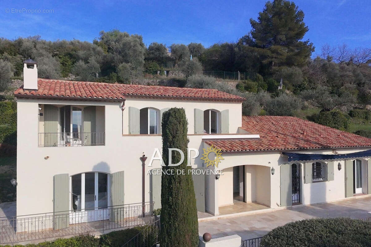 Maison 250 m² à Grasse  - photo 2