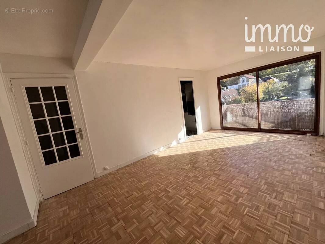 Appartement à L&#039;HAY-LES-ROSES