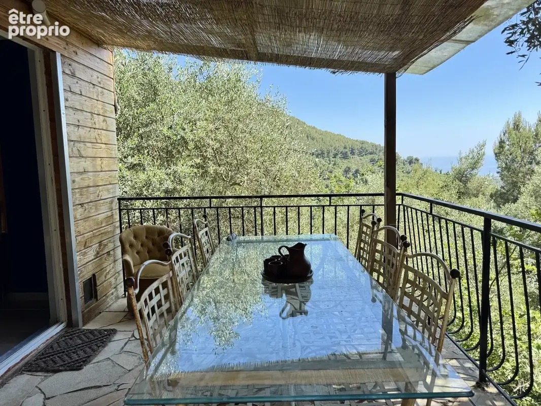 Appartement à CASTELLAR