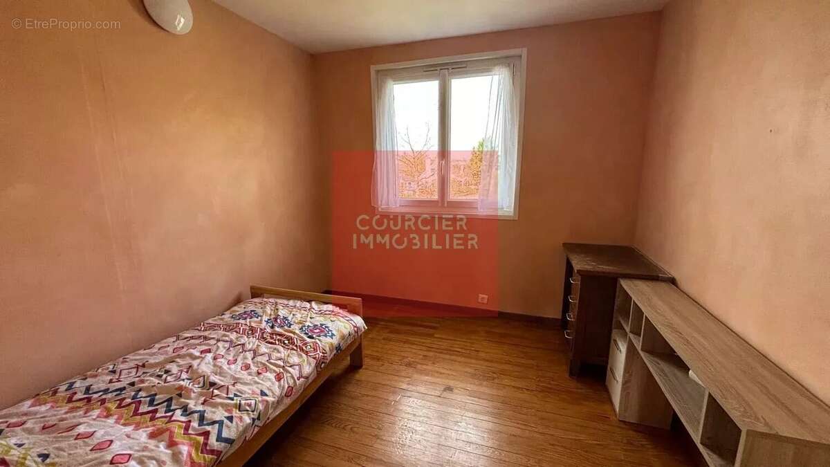 Maison à LE MESNIL-SAINT-DENIS