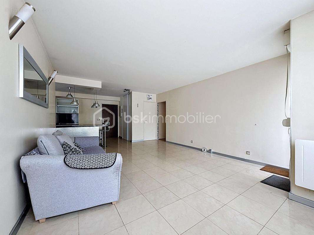 Appartement à LE BLANC-MESNIL