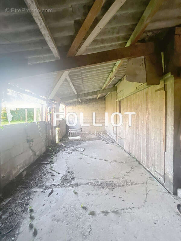 ACHAT/VENTE OUISTREHAM - Terrain constructible de 467 m² avec garages et hanger - photo 11