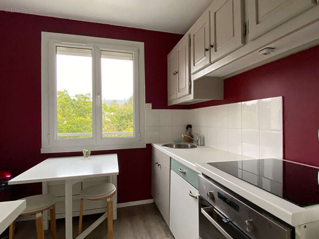 Appartement à AVIRON