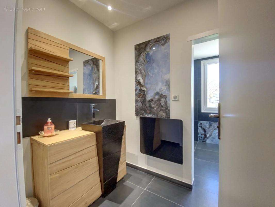 Maison à SAINT-FORGEUX-LESPINASSE