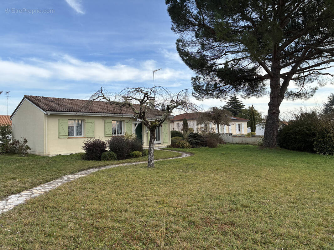 Maison à SAINT-MAGNE-DE-CASTILLON