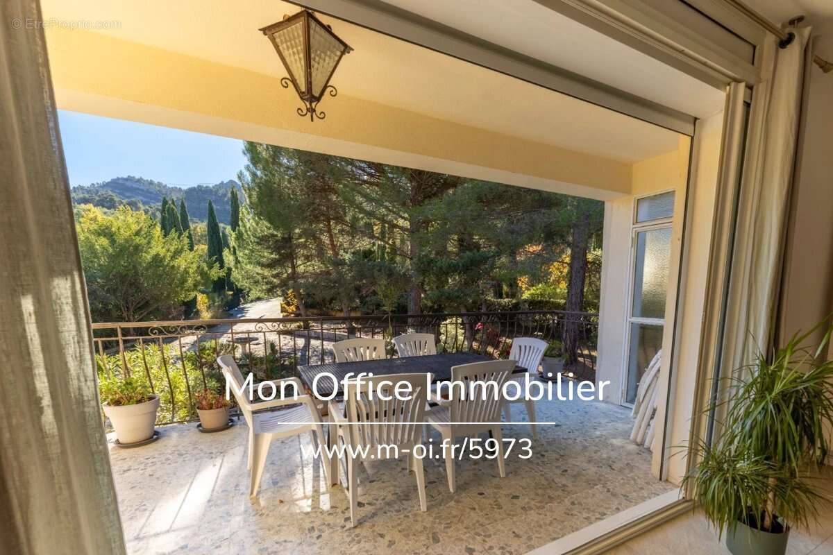 Maison à SIMIANE-COLLONGUE