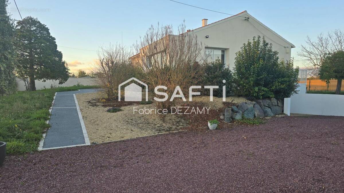 Photo 1 - Maison à LES MAGNILS-REIGNIERS