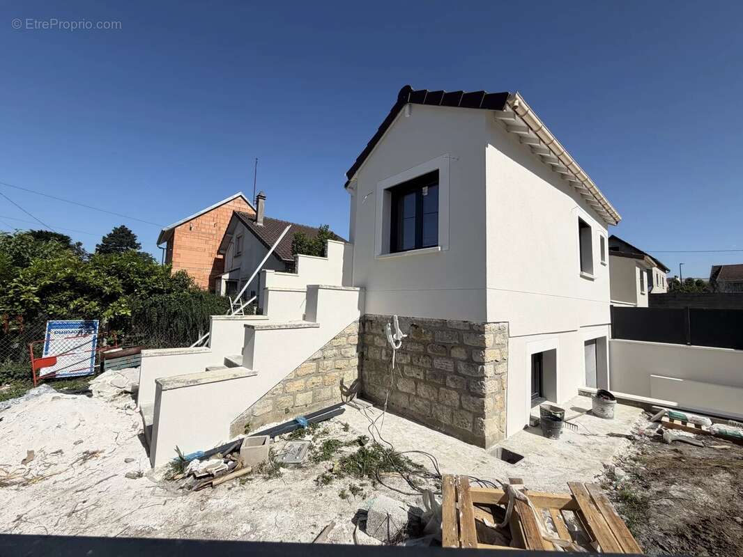 Maison à SARTROUVILLE