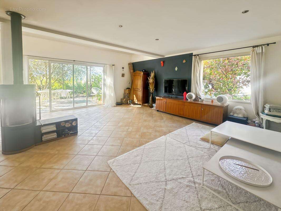Maison de 140 m² - Trois chambres et un bureau - 1500 m² en restanques - photo 10
