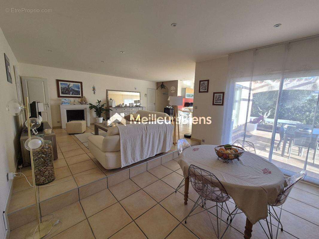 Maison à PEZILLA-LA-RIVIERE