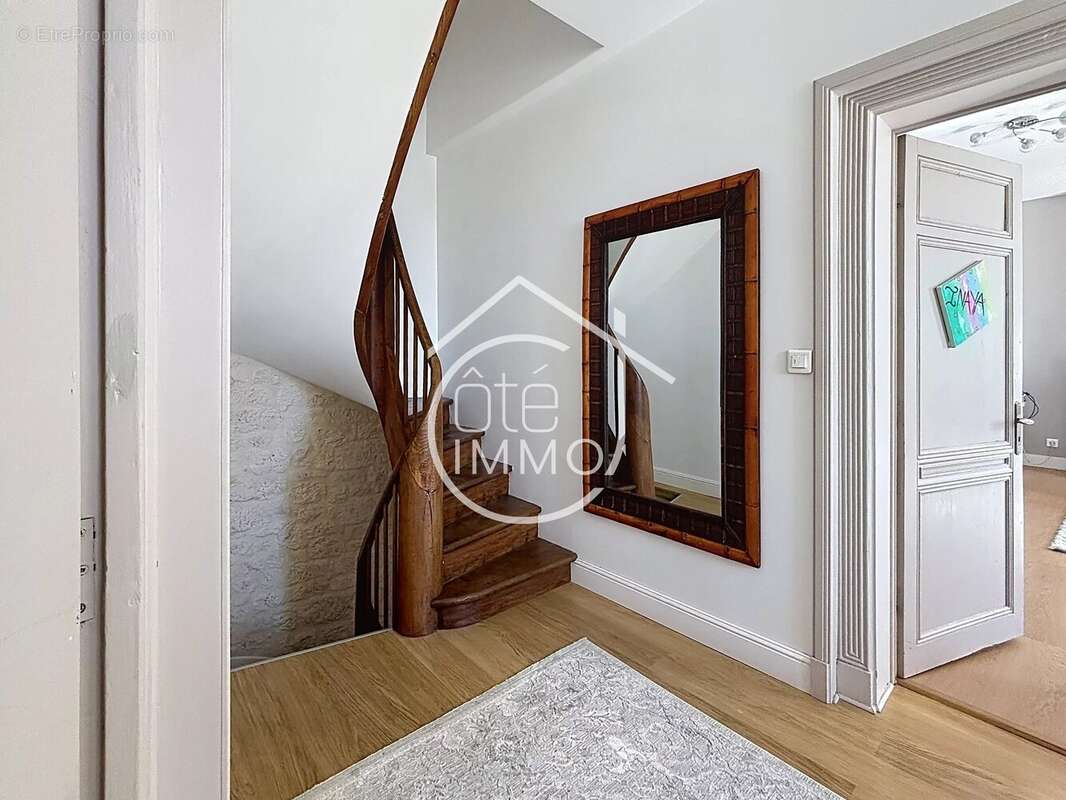 Maison à SAINT-EMILION