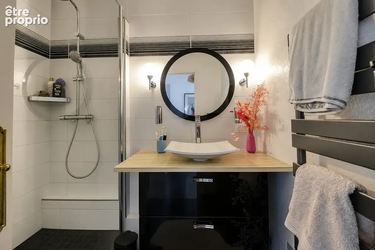 Nantes Quartier Sèvre - Appartement 3 pièces entièrement rénové avec terrasse, box et cave - photo 10