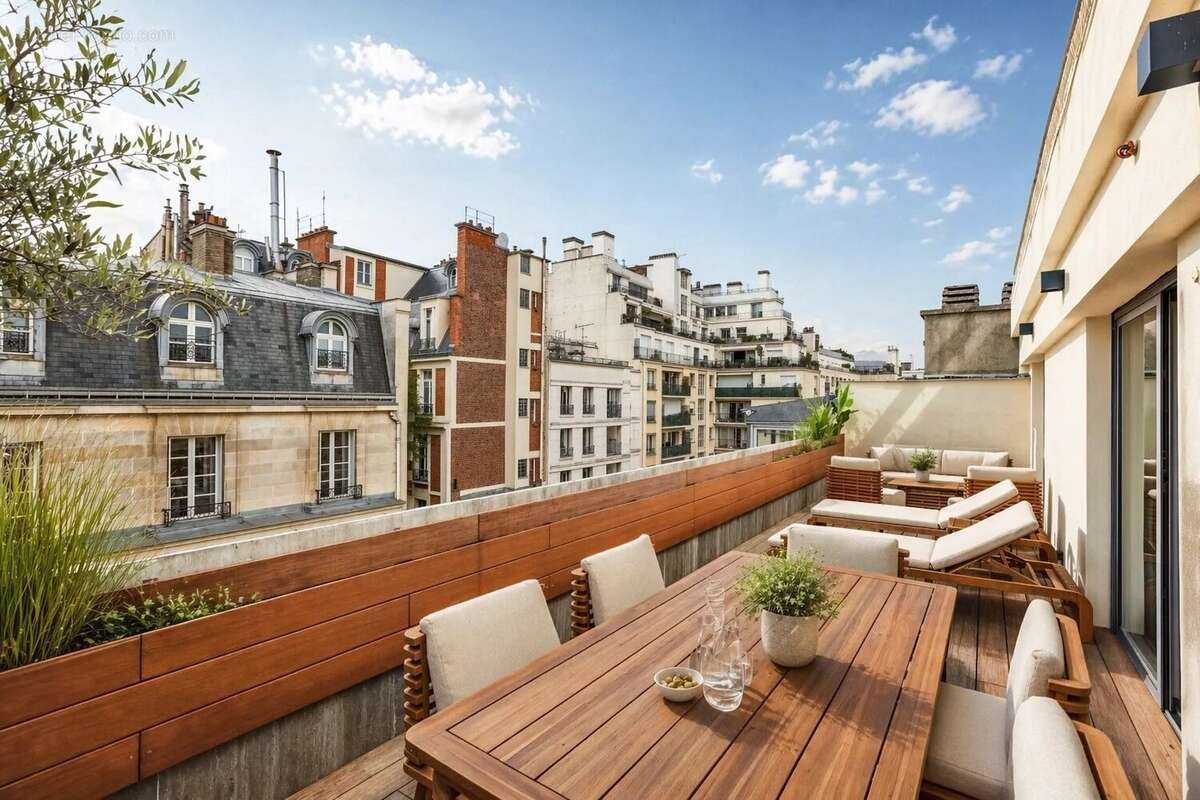 Appartement à PARIS-16E