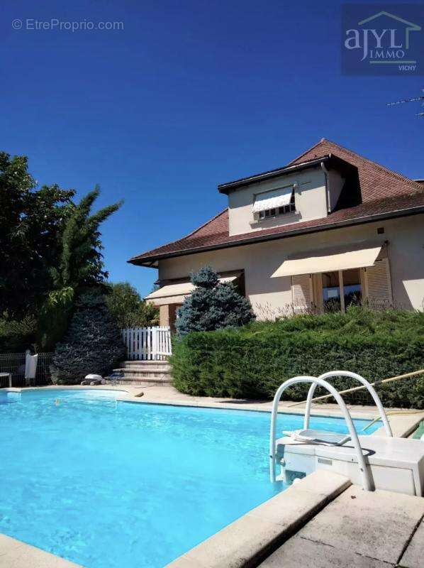 Maison 220 m² à Thiers  - photo 2