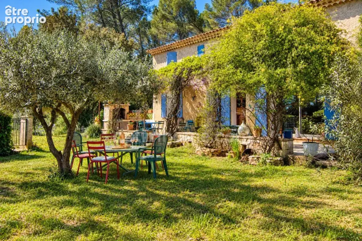 Grande propriété style provençal avec dépendances sur 1,6 ha - photo 2