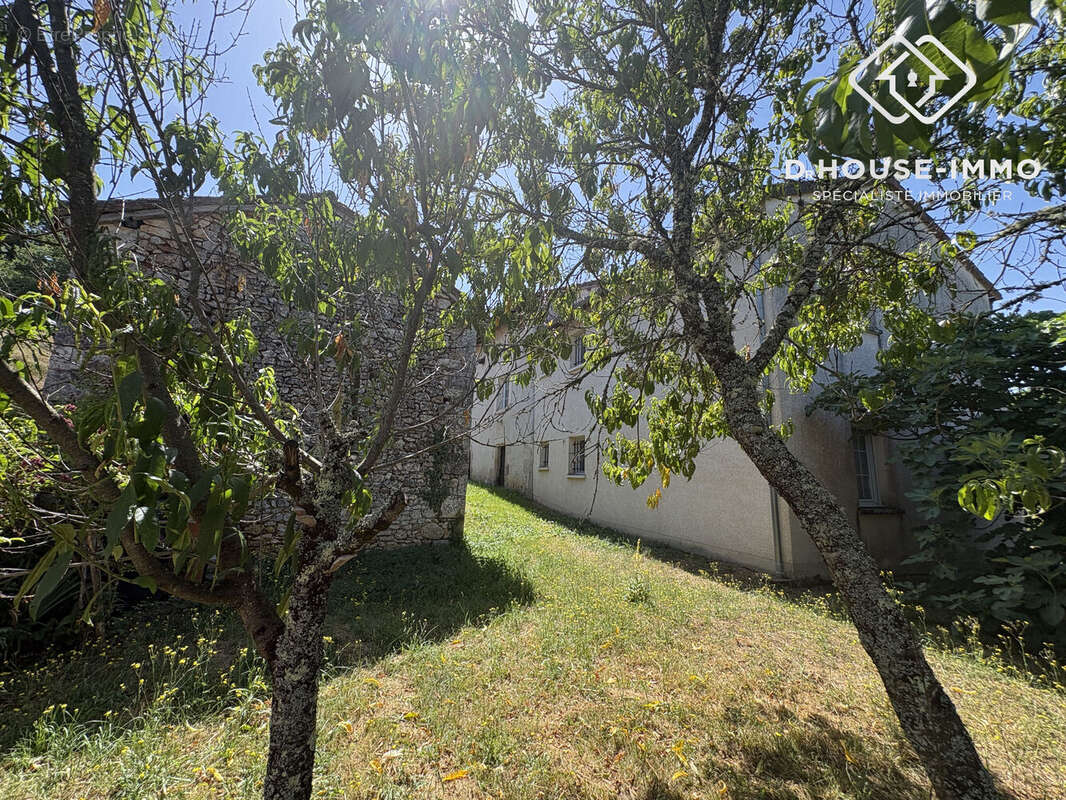 Maison 130 m² à Saint-Front-La-Riviere  - photo 3