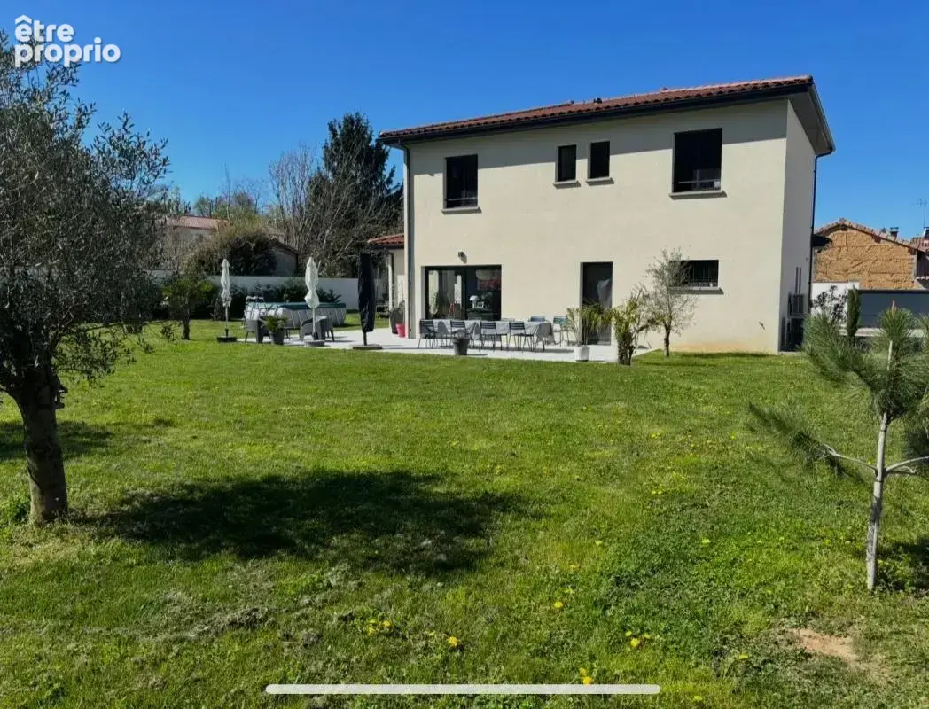 Photo Maison à Cailloux-Sur-Fontaines au prix de 779 000€