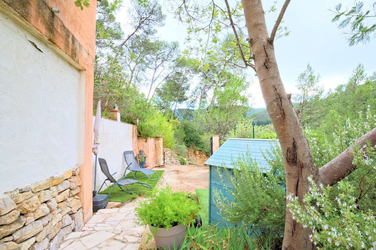 Maison à SOLLIES-TOUCAS