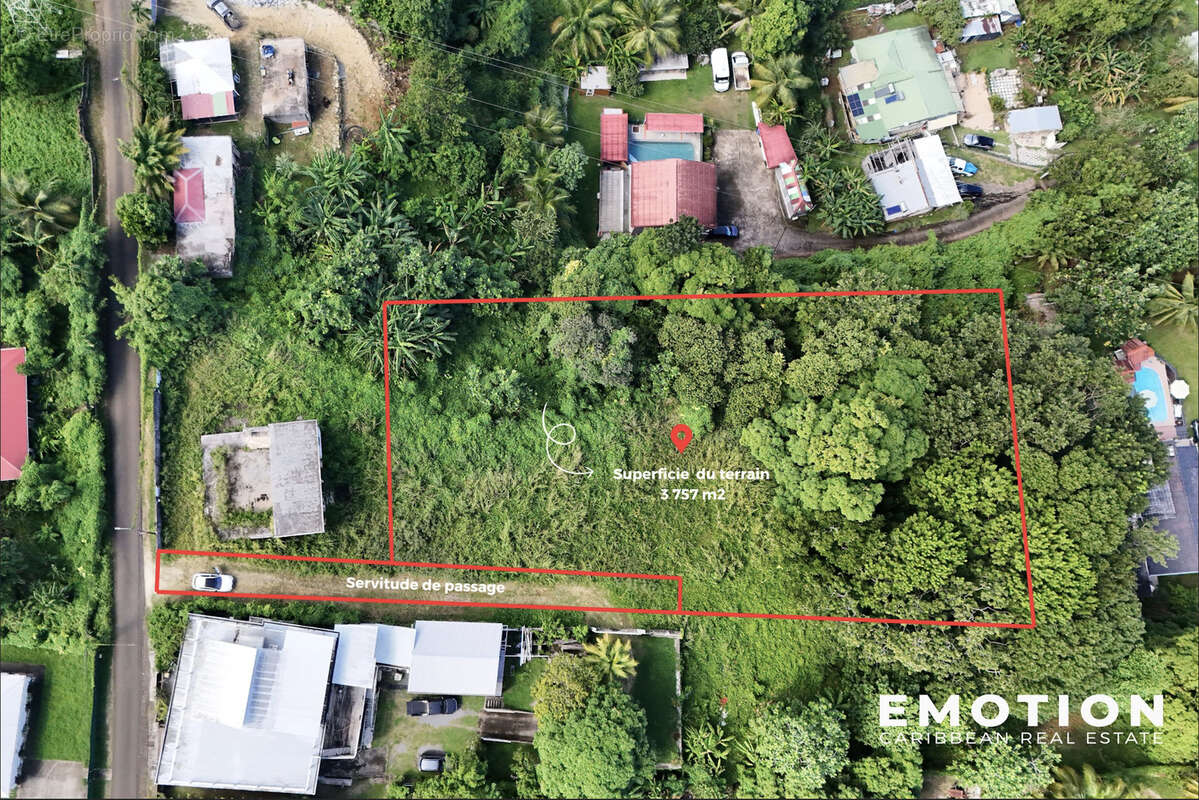 Terrain à PETIT-BOURG