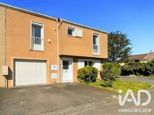 Photo 1 - Maison à COMBS-LA-VILLE