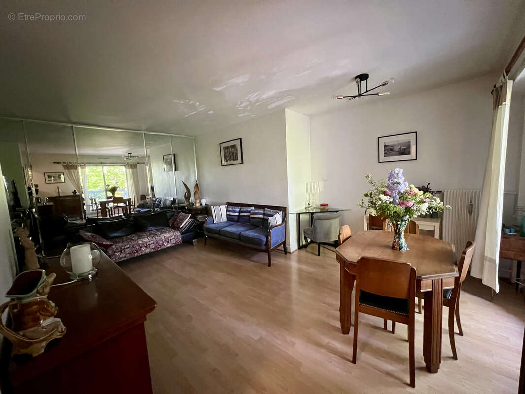 Appartement à PARIS-14E