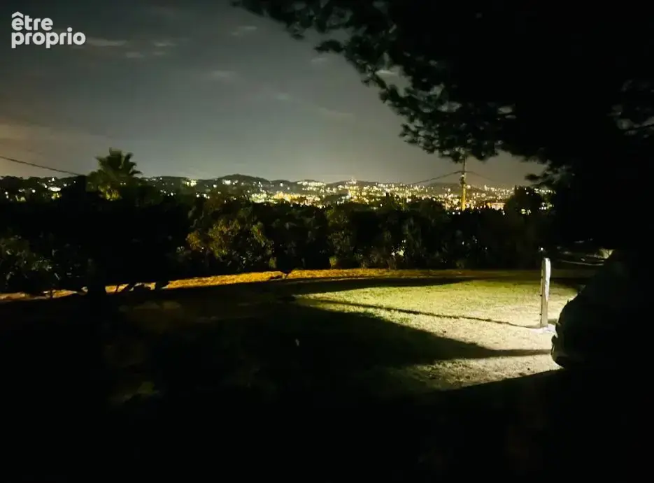 Terrain à MOUGINS