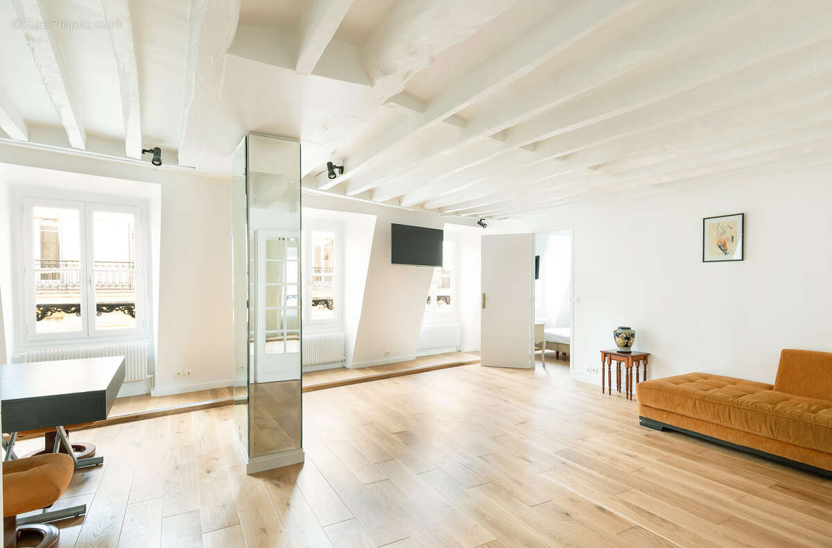 Appartement à PARIS-8E