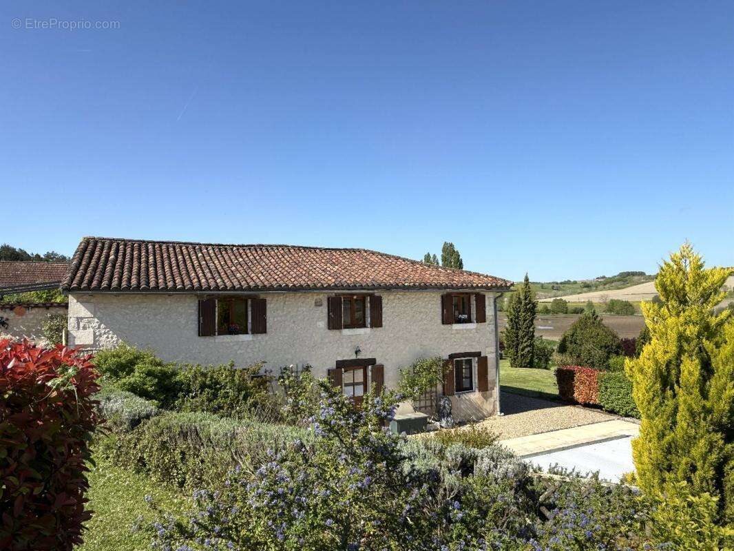 Maison à NANTEUIL-AURIAC-DE-BOURZAC