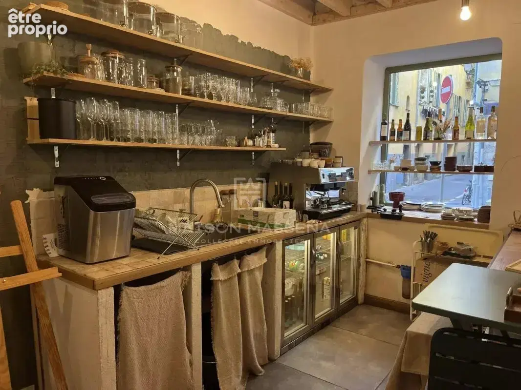 Local d'angle - vieux-nice - droit au bail - photo 11