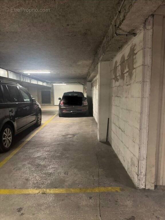 Parking à PARIS-15E