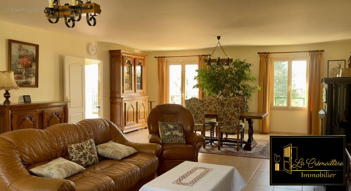 séjour - Maison à SAINT-ARNOULT-EN-YVELINES