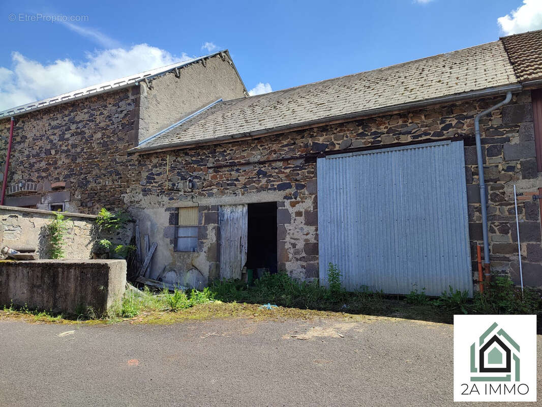 Maison à CHAPDES-BEAUFORT