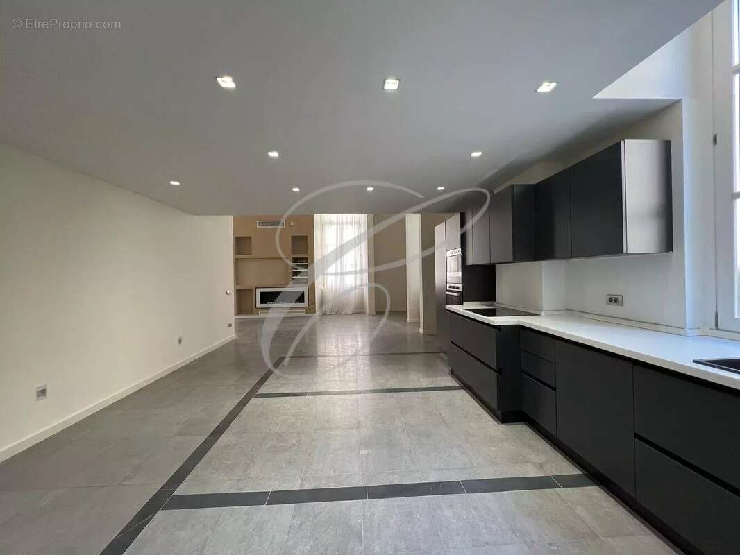 Appartement à ROQUEBRUNE-CAP-MARTIN