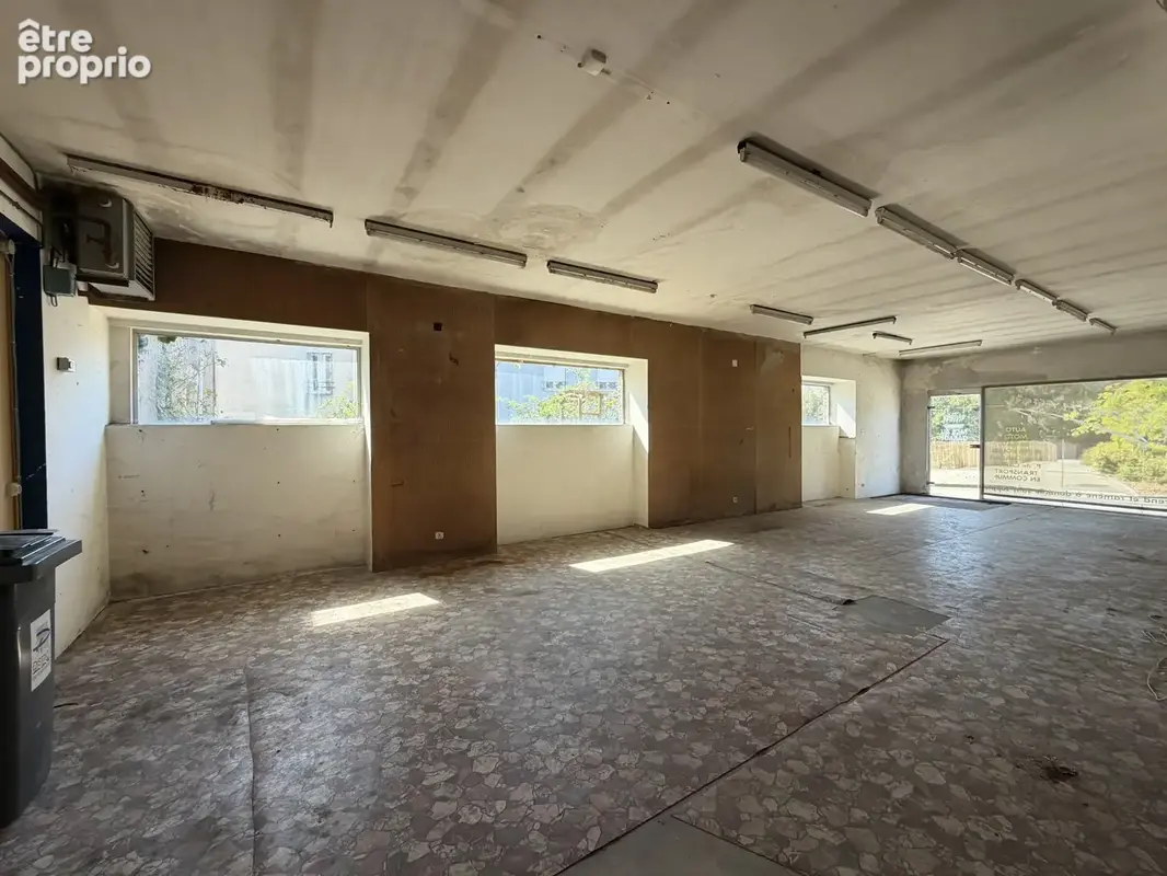 AIZENAY plein centre-ville, local commercial + appartement loué - photo 10
