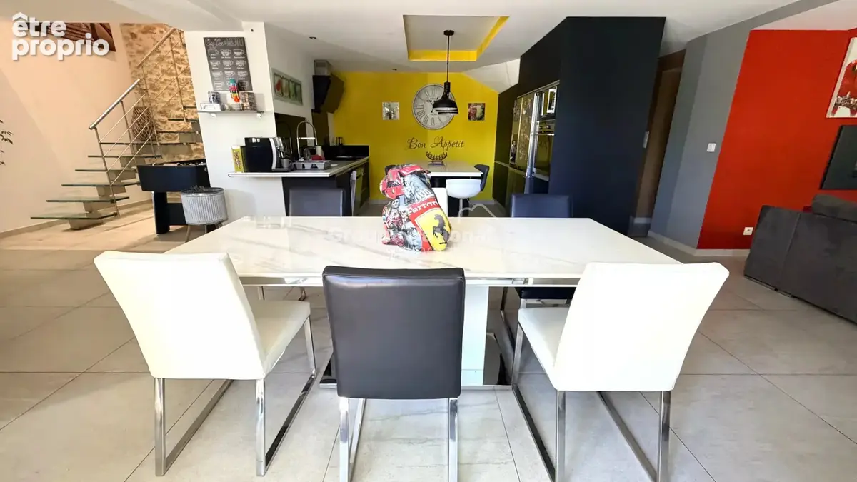 Bedarrides - mas renove en 2016 dans un magnifique parc arbore de 5 810 m² avec piscine,  4 garages - photo 11