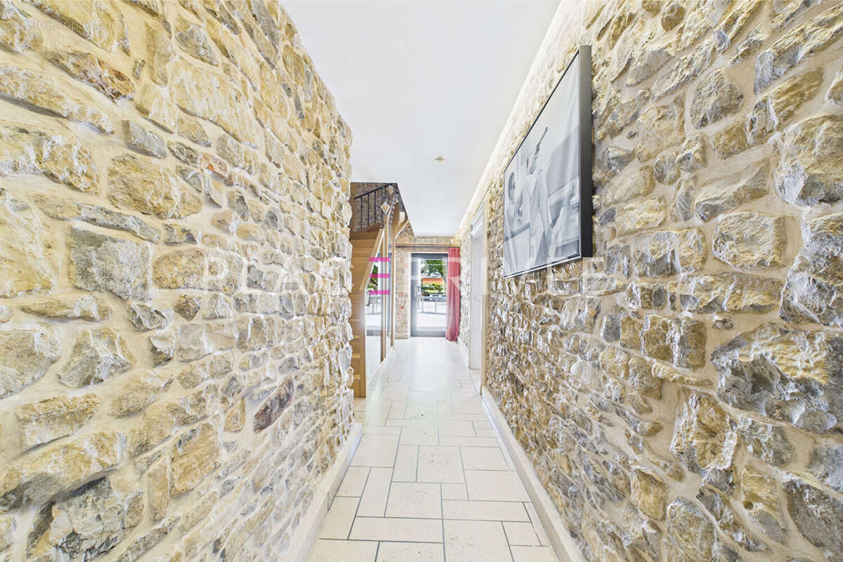 Maison de caractère avec jardin et garages - photo 10