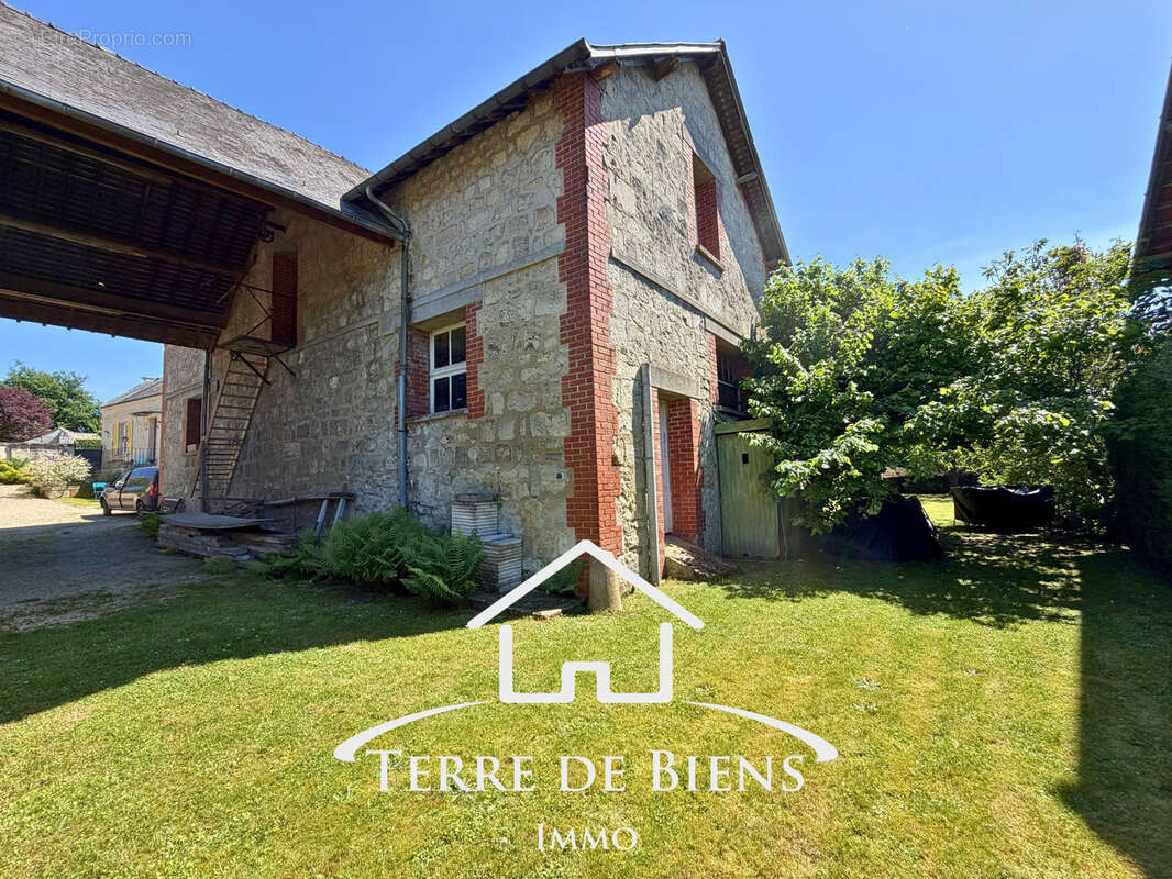 Maison de Caractère avec dépendances et jardin - photo 11